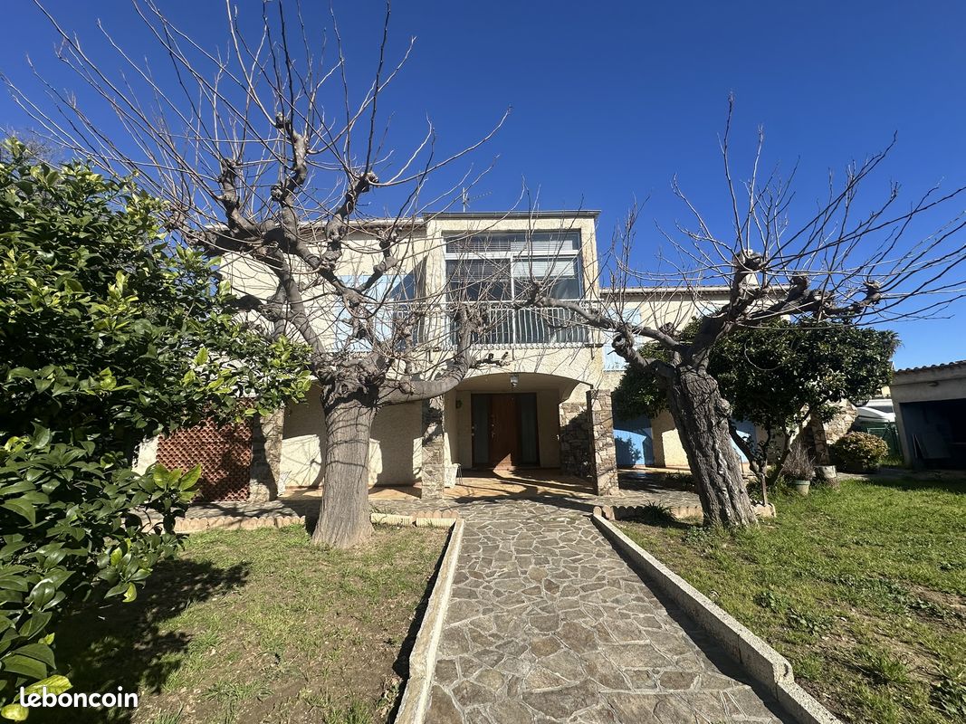 Maison 8 pièces 308 m² · à Hyères · 308 m² · 899 000 €