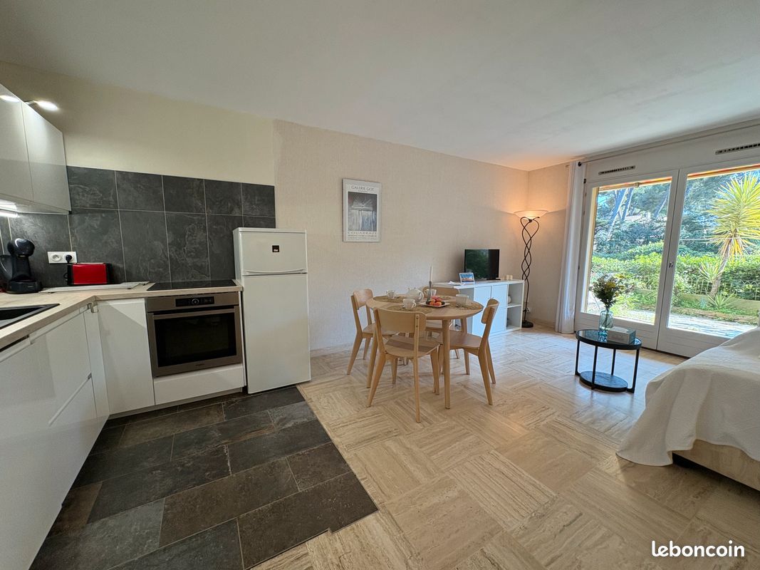 Appartement 1 pièce 50 m² · à Sanary-sur-Mer · 50 m² · 700 €/mois