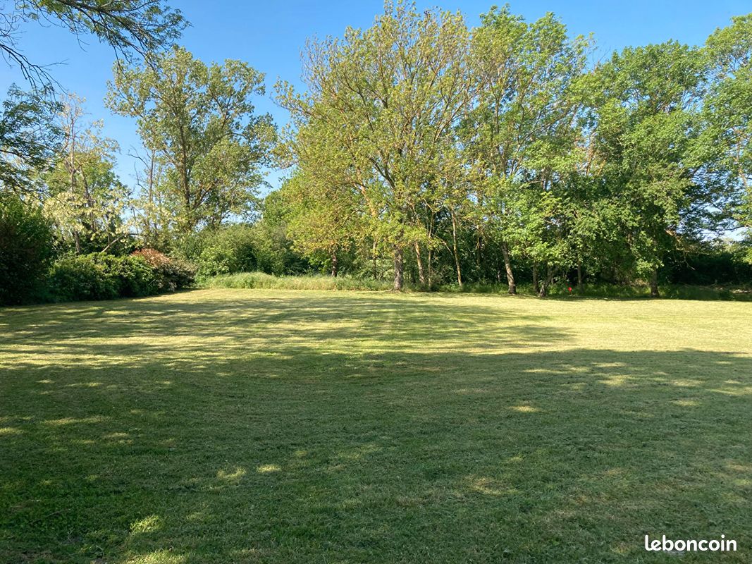 Terrain 1096 m² ODARS (image 1)