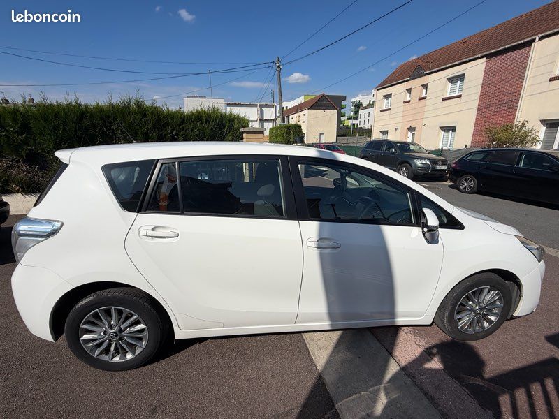 Toyota Verso Monospace 1.6 D-4D 112CV Phase 2 CT OK 162000KM garantie 6 mois (image 6)