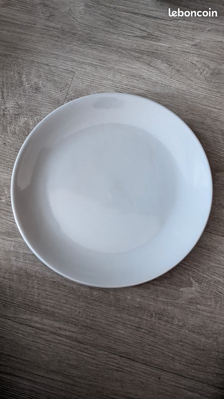 Set de vaisselle (3 assiettes plates, 2 assiettes creuses et 2 tasses) (image 6)