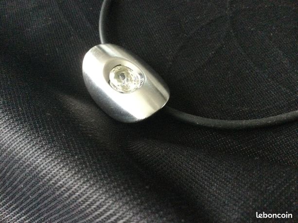 Pendentif Signé PIERRE LANG En Rhodium - Bijou Occasion En Métal Blanc, Design élégant