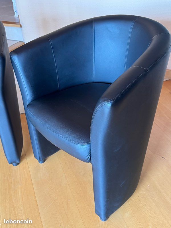 Fauteuil simili cuir noir (image 2)