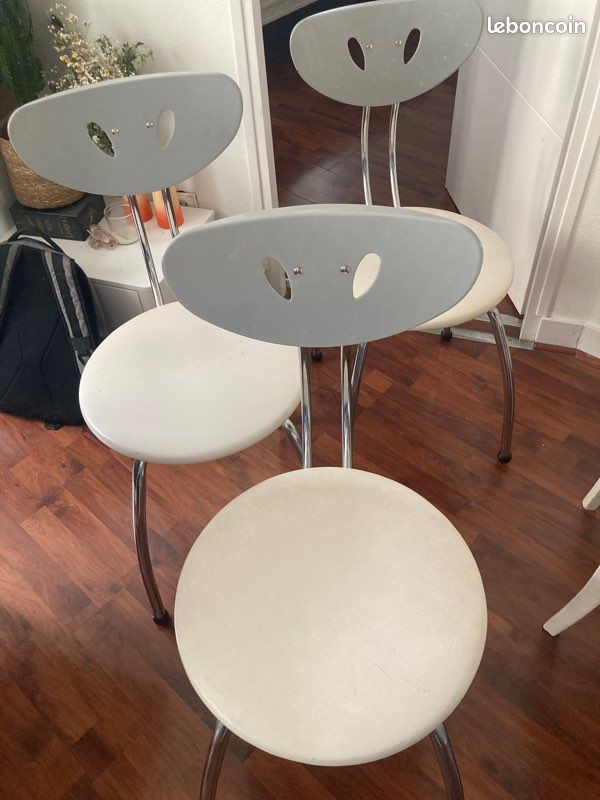 Vends 3 chaises, état Ok (image 1)