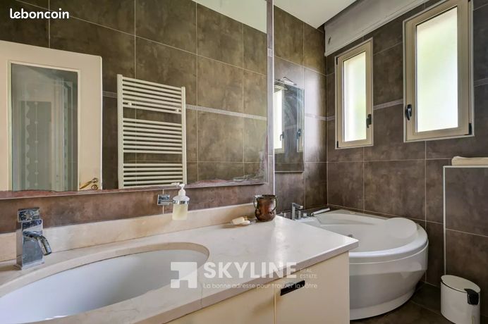 Villa 9 pièces 285 m² — 30