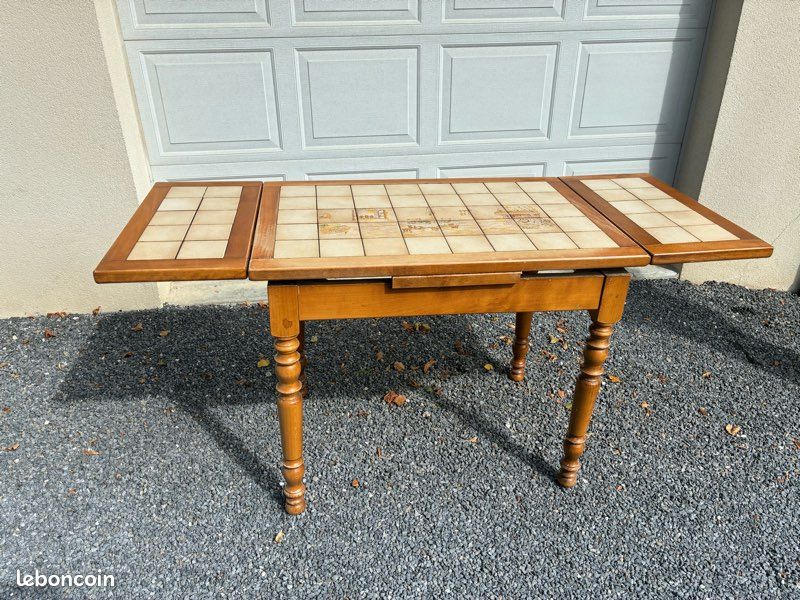 Table de cuisine en bois avec plateau carrelé (image 2)