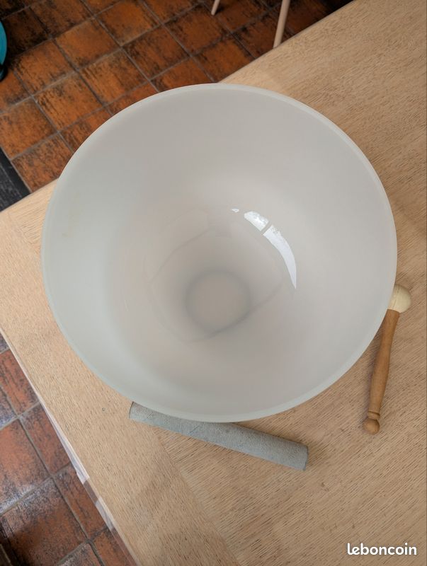 Bol chantant en cristal de quartz givré 30 cm (image 2)