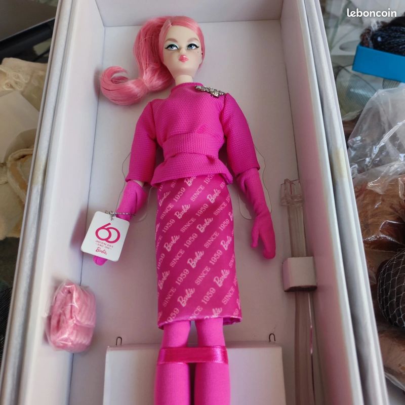 Silkstone Barbie 2019, Proudly Pink Doll, 60th Anniversary NRFB (image 3)