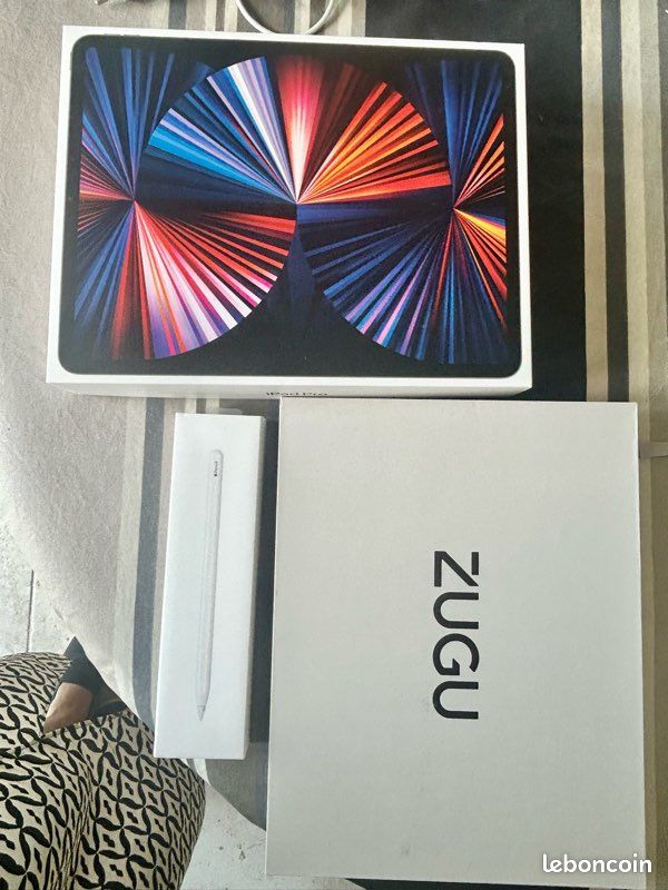 IPad Pro 12.9 5ème génération 1To + Apple Pencil 2ème génération + Magic Keyboard et housse Zugu (image 1)