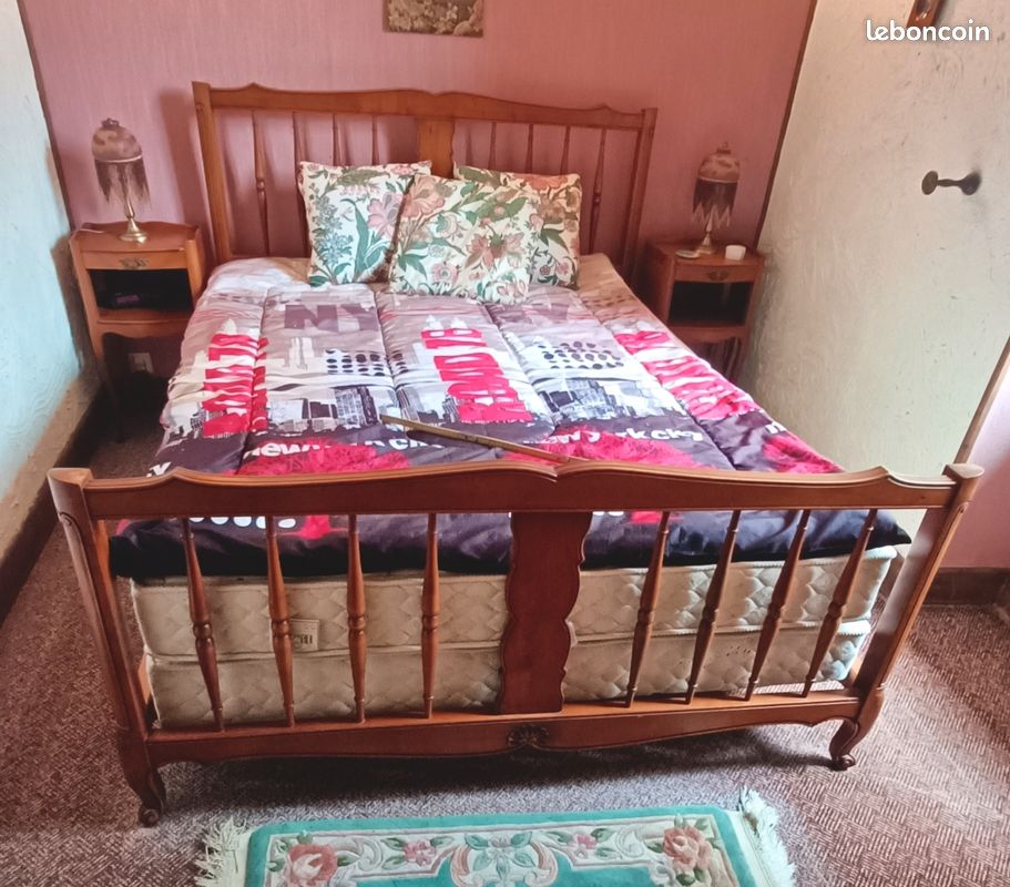 Lit en bois avec matelas 140x190 (image 1)