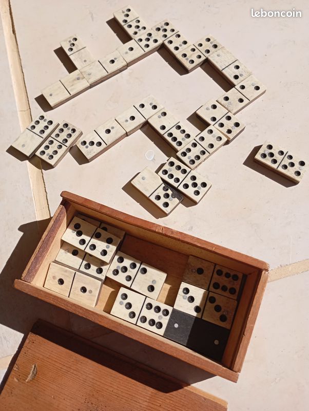 Jouet ancien dominos et jetons anciens en os