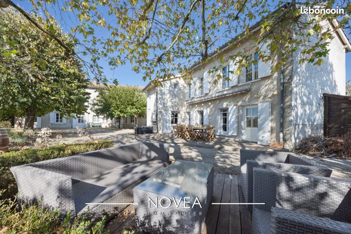 Maison 10 pièces 327 m² · à Chaponost · 327 m² · 890 000 €