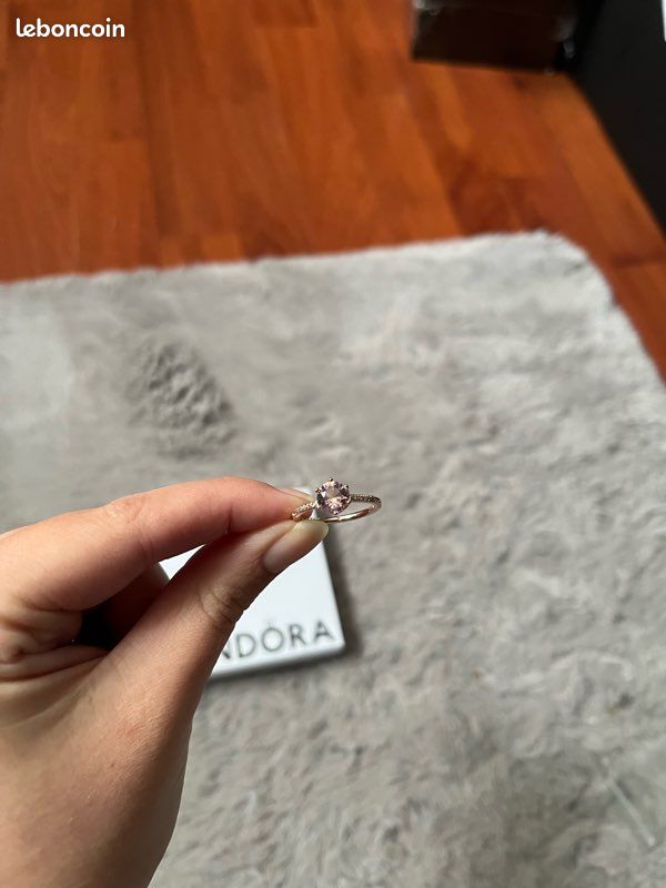 Bague solitaire Couronne Scintillante Rose Montres Bijoux