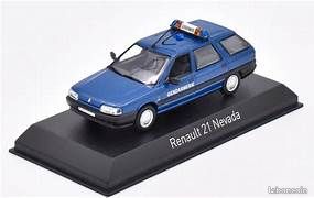Photo 118 - Renault 21 Turbo rouge vue avant - Renault : retour sur les