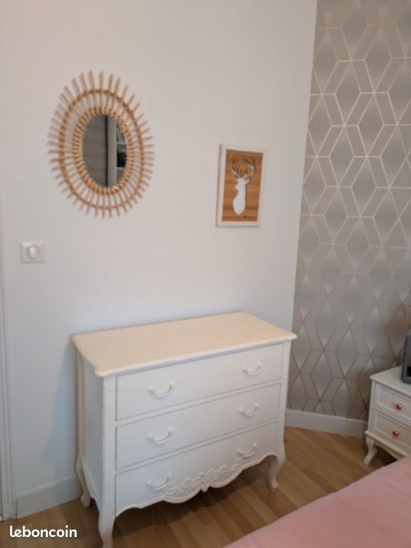 Commode ancienne bois massif blanche (image 1)