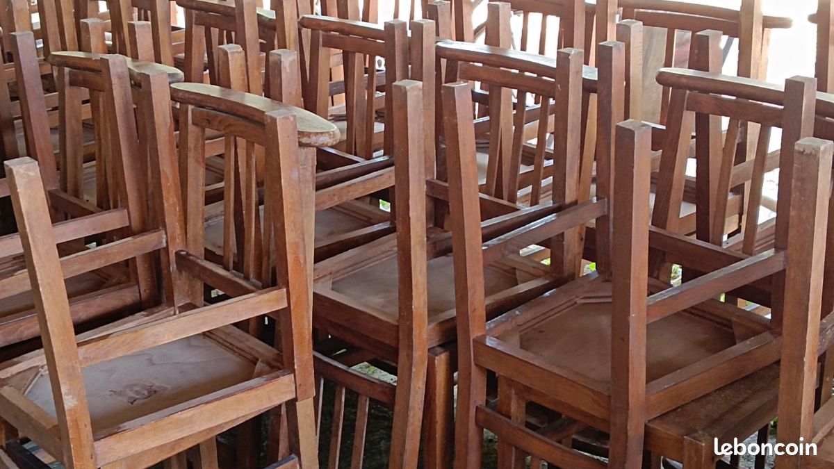 Nombreuses chaises anciennes en bois (image 5)