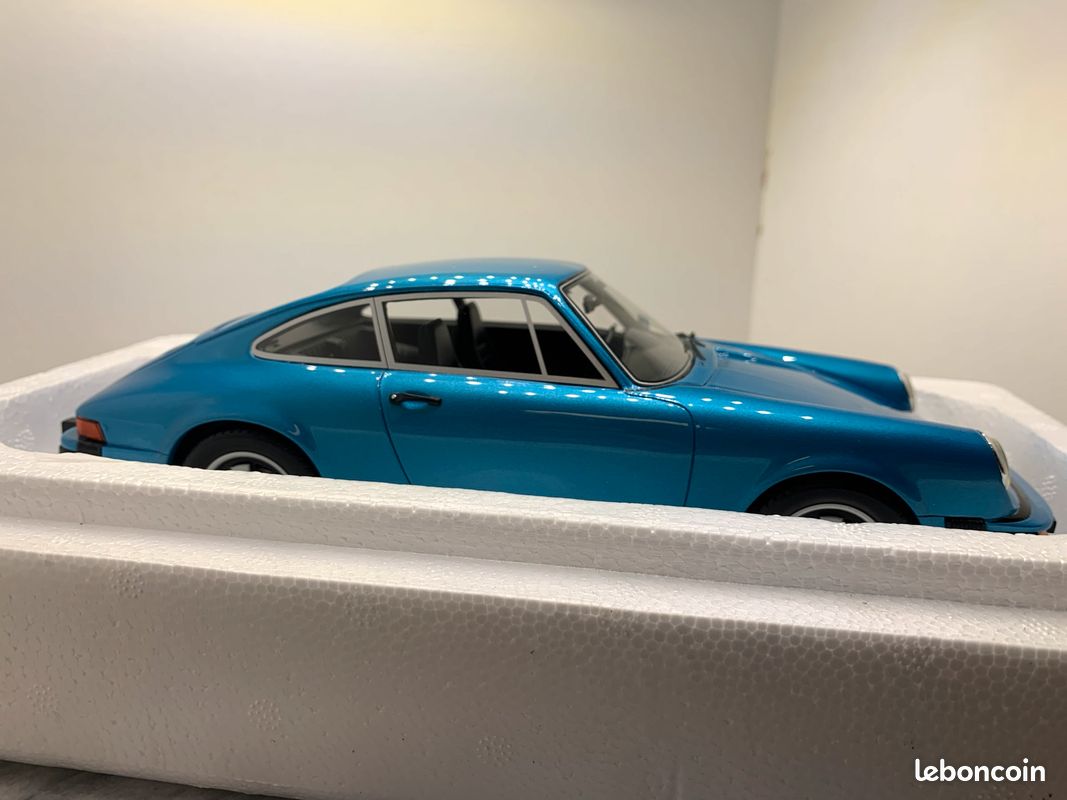 Porsche 911 Coupé bleue Schuco 1/18 (image 7)