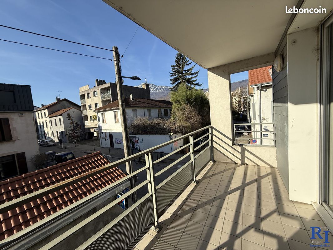 Appartement 3 pièces 69 m² · à Grenoble · 69 m² · 945 €