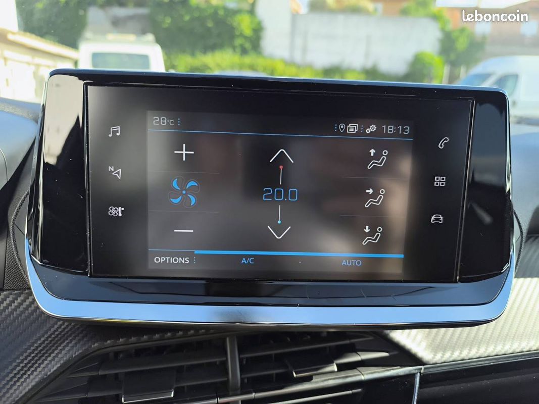 PEUGEOT 2008 PureTech 130 S&S EAT8 Allure (image 21)