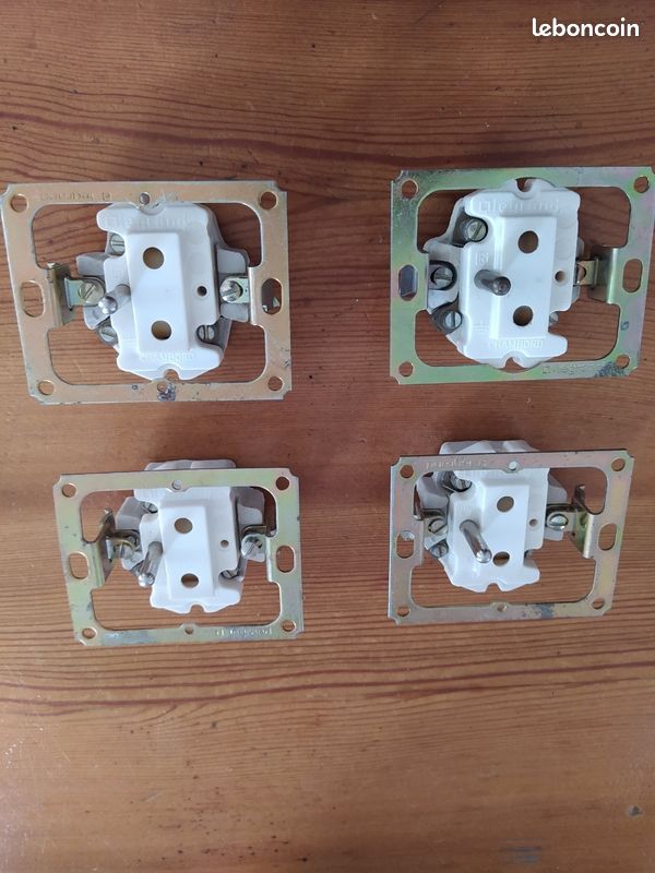 Prise de courant 2P+T Legrand Mosaic Alu - 7,42