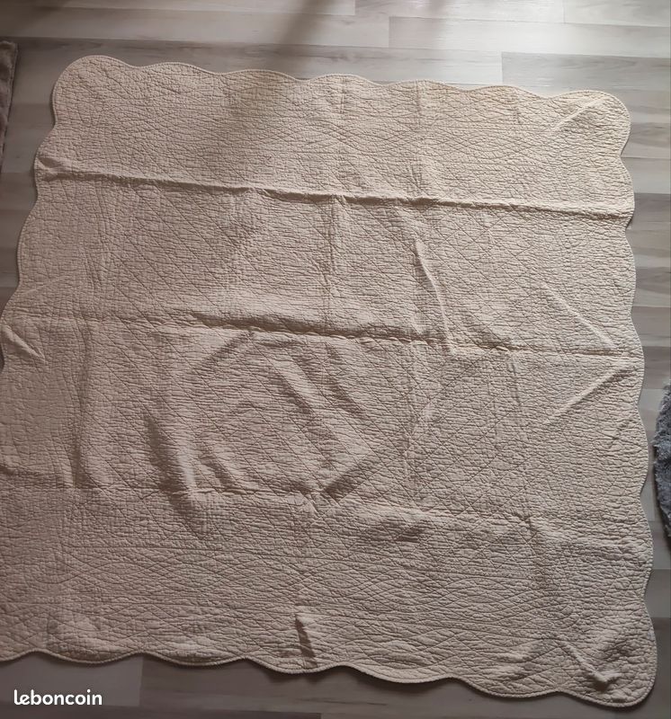 Lot 2 Boutis (image 2)