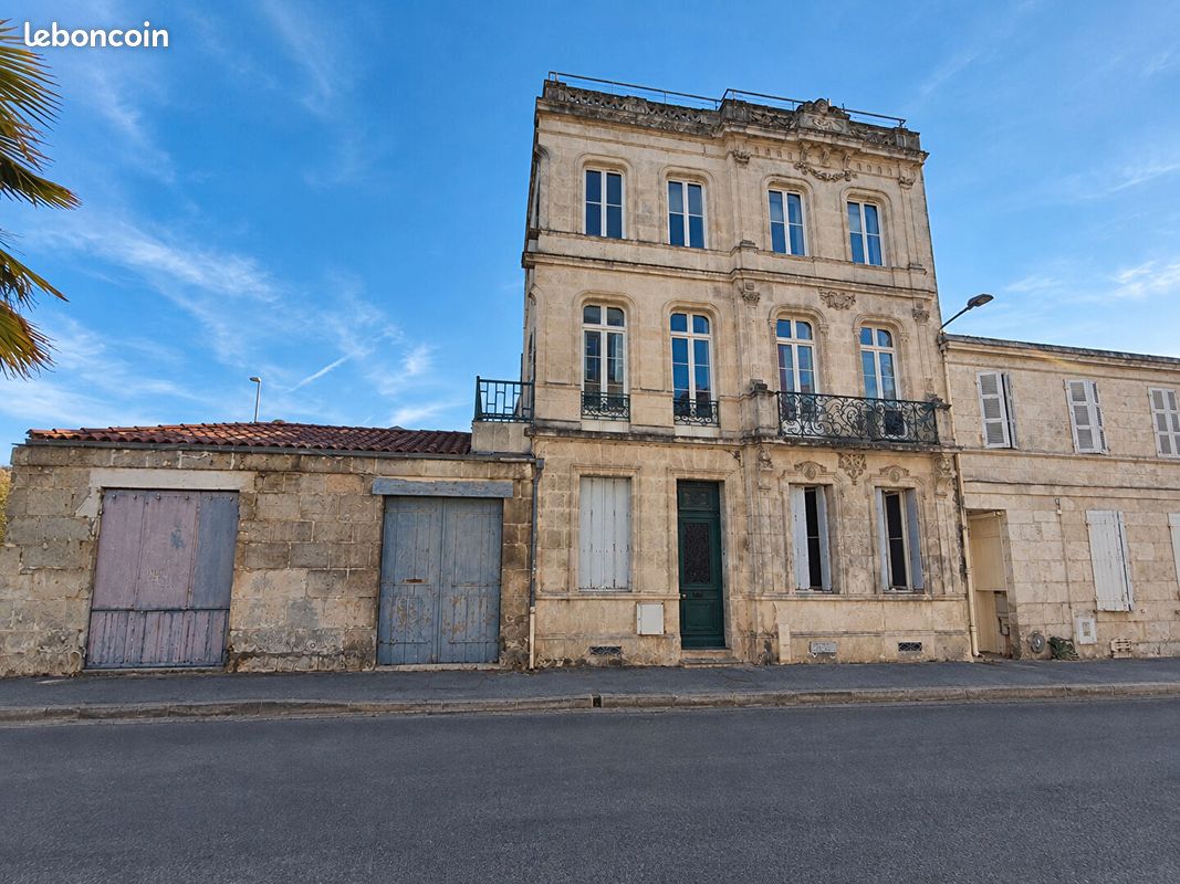 Maison 10 pièces 248 m² · à Rochefort · 248 m² · 575 000 €
