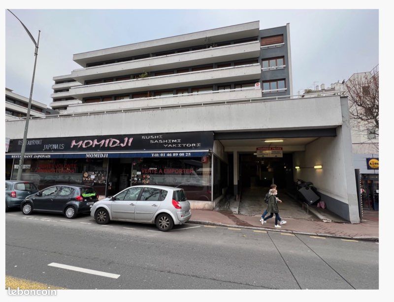 Parking à louer à Sèvres · 85 €