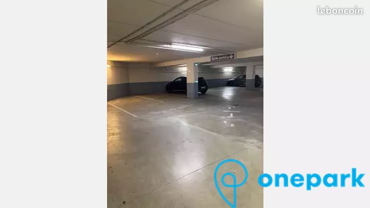 Parking 12 m² · à Tassin-la-Demi-Lune · 12 m² · 87 €/mois