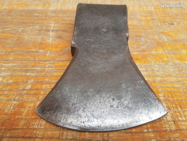 Hache Vintage Ancienne – Fer Forgé à La Main, Outil De Coupe Bois Rustique, Collection