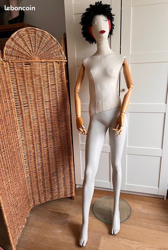 Mannequin avec jambes bras articulés bois / tête / pied / buste en lin écru + perruque - buste couture (image 1)