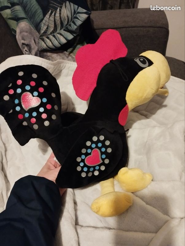 Kaloo Rouge Leo Rabbit jouet en peluche avec une mélodie Kaloo Rouge Leo Rabbit jouet en peluche avec une mélodie