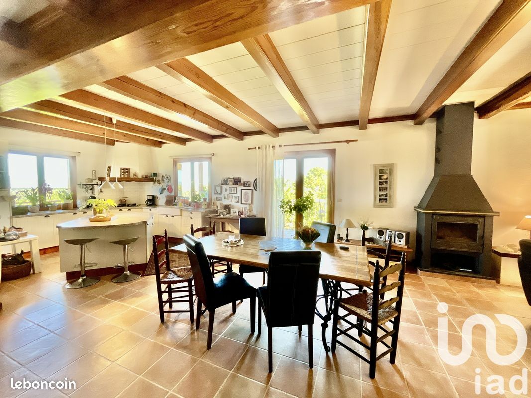 Maison 4 pièces 217 m² · à Montbrun-des-Corbières · 217 m² · 350 000 €
