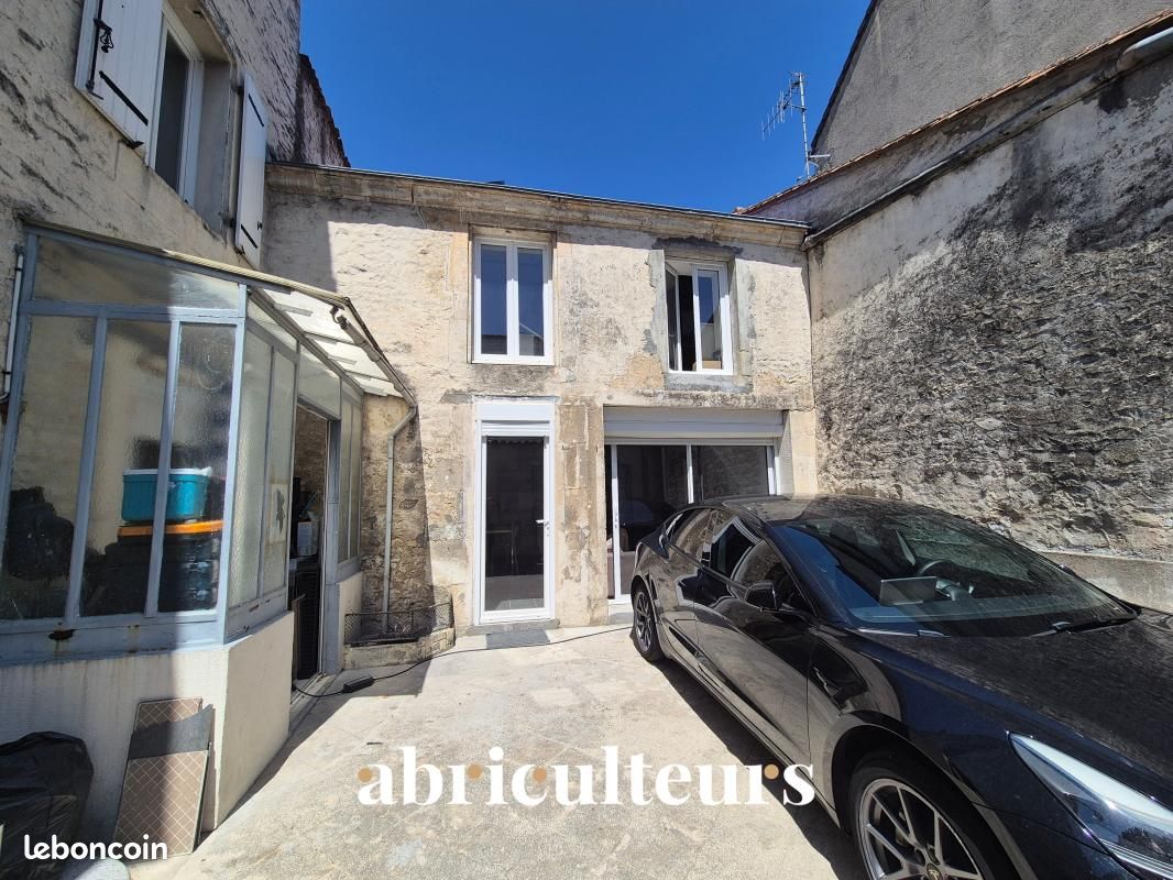 Maison 7 pièces 164 m² · à Jarnac · 164 m² · 150 000 €