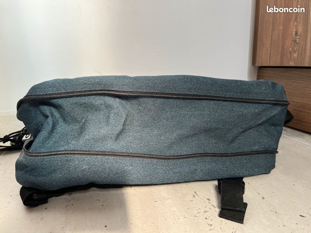 Sac eastpak bandoulière bleu (image 3)