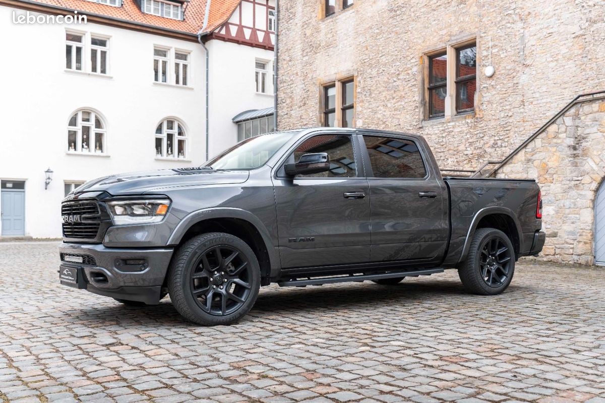 Dodge RAM 1500 Laramie 5.7 V8 HEMI eTorque 401 ch 4x4 – Toit pano – 360° – GPL (image 2)