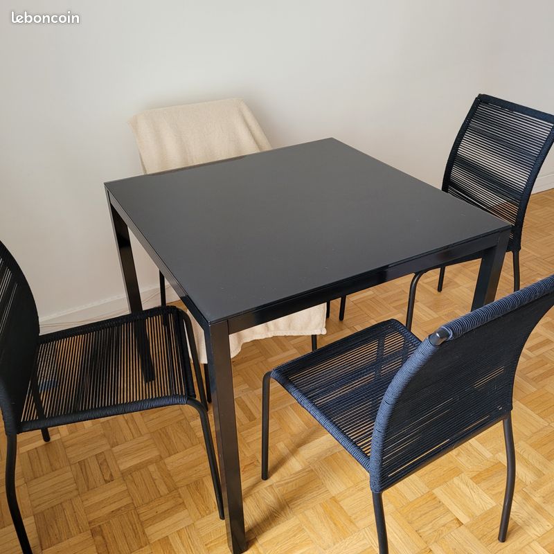 Lot chaises + table (image 1)