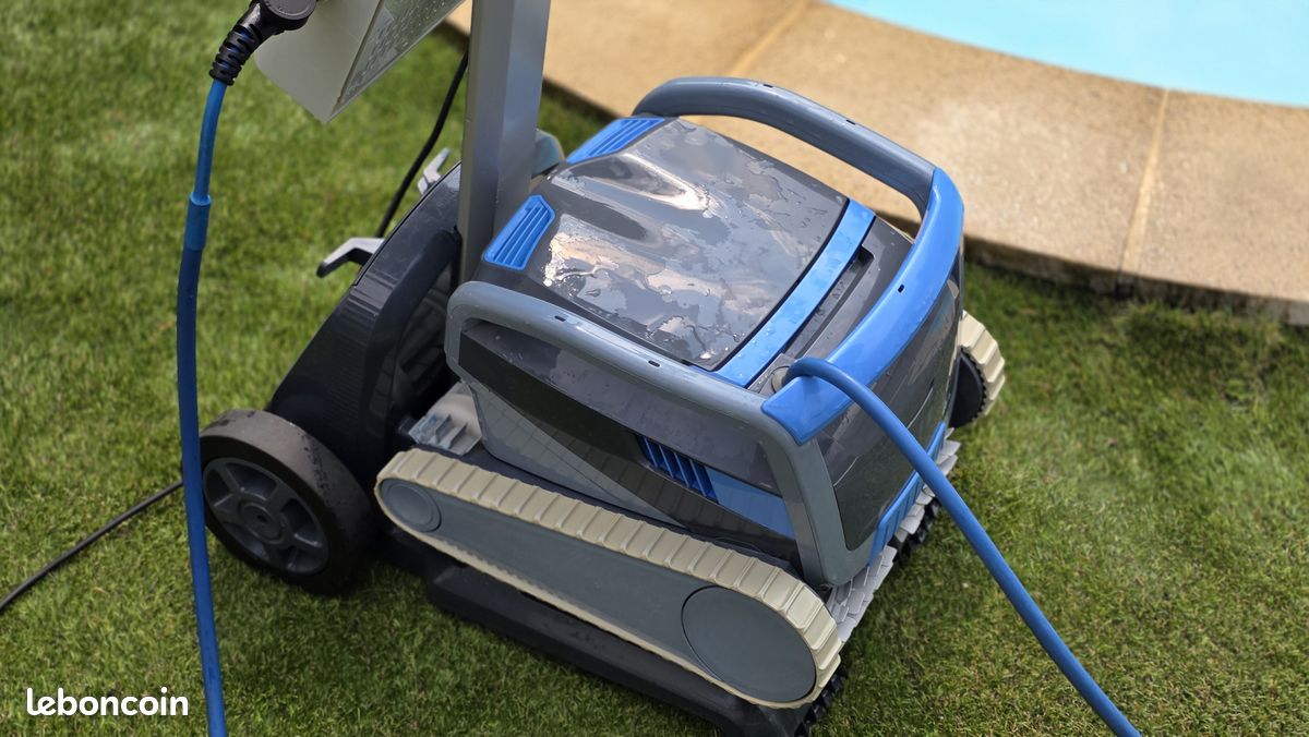 Robot de piscine Dolphin M700 Maytronics (image 1)
