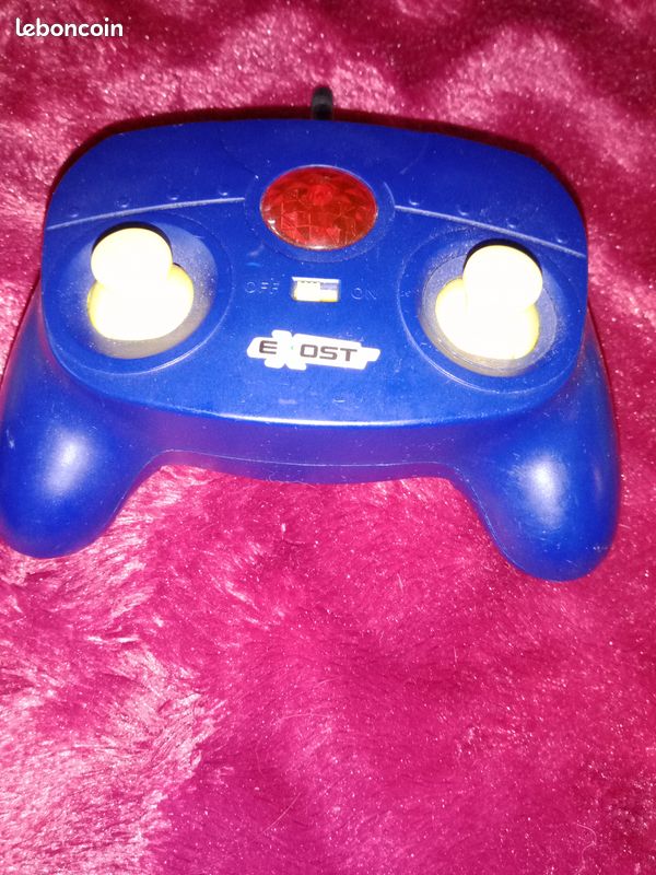 Voiture télécommandée enfant qui va dans l eau (image 1)