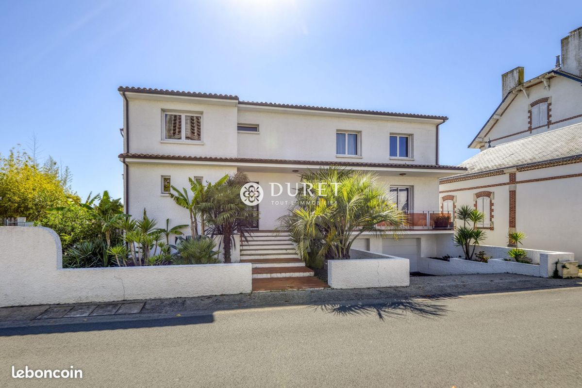 Maison 11 pièces 301 m² · à Nieul-le-Dolent · 301 m² · 499 000 €