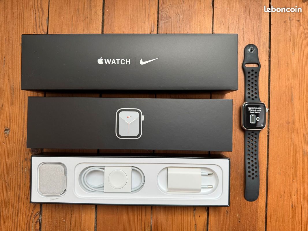 Apple Watch Series 44mm Nike Edition GPS Téléphones