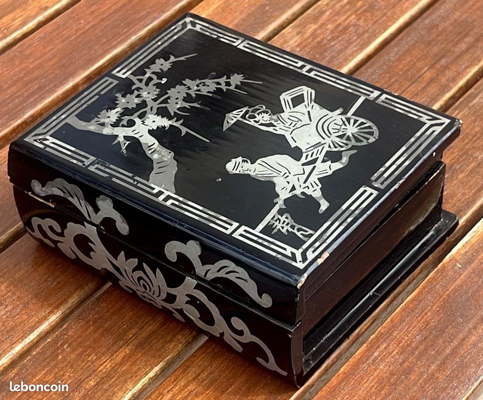 Boîte à Bijoux Ancienne En Bois - Occasion, Vintage, Pour Rangement Ou Décoration - Pièce Unique Avec Patine Du Temps