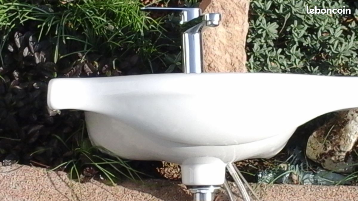 Vasque ou lavabo à suspendre en grès blanc (image 2)