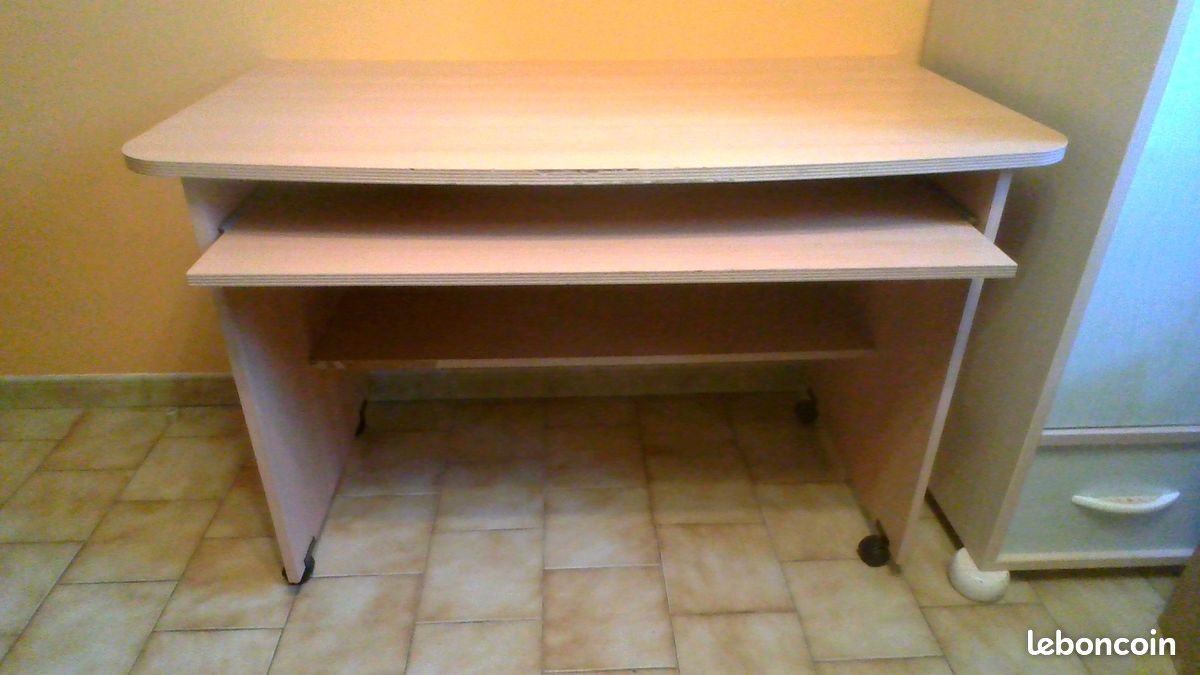 Bureau (image 1)