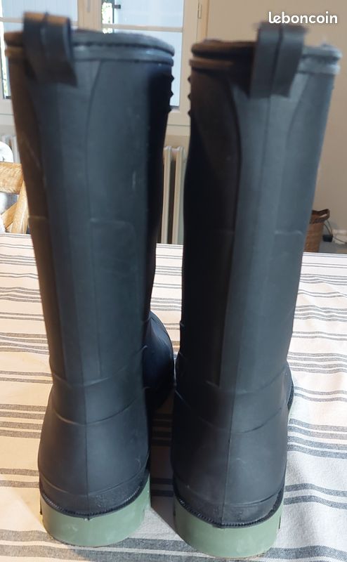 Belles bottes de pluie homme fourrées et crantées, T 43 et T 44, excellent état (image 2)