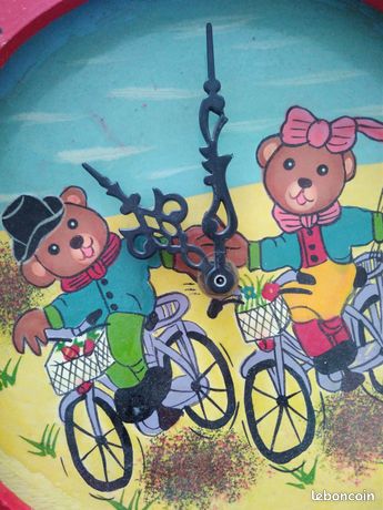 Adorable horloge ronde rouge pour chambre enfant Décoration