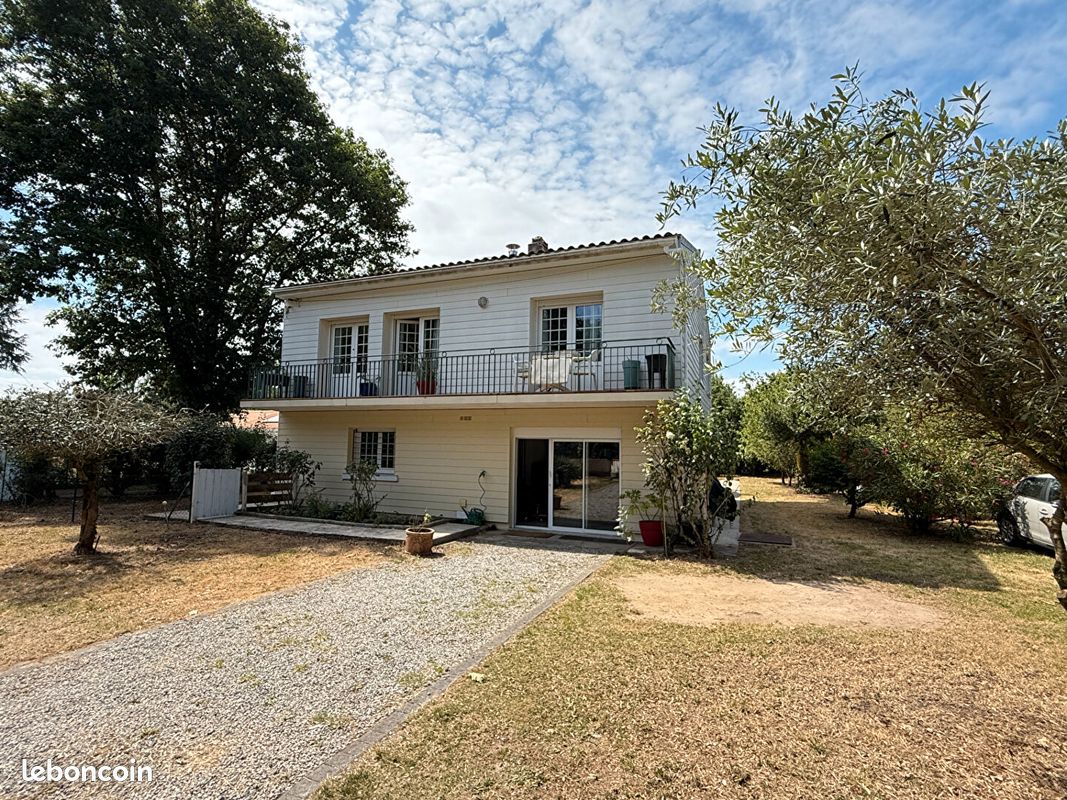 Maison 5 pièces 171 m² · à Saintes · 171 m² · 254 000 €