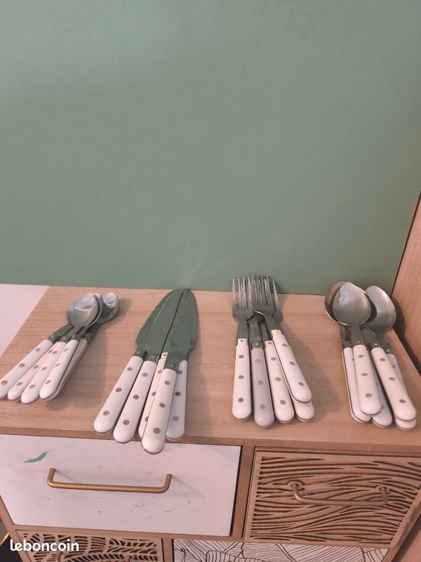 Lots de couverts (image 1)