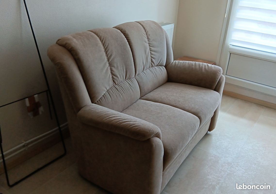 Canapé 2 places + fauteuil 1 place avec repose-pieds – Neuf (2024) (image 4)