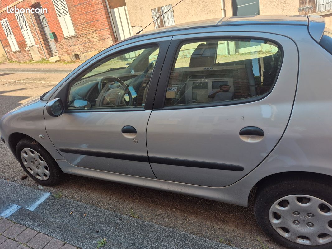 Peugeot 206 (image 1)
