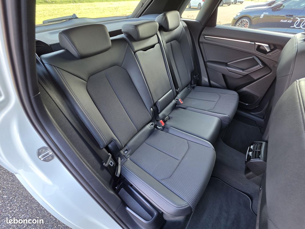AUDI Q3 35 TDI 150 ch S tronic 7 S line (image 23)